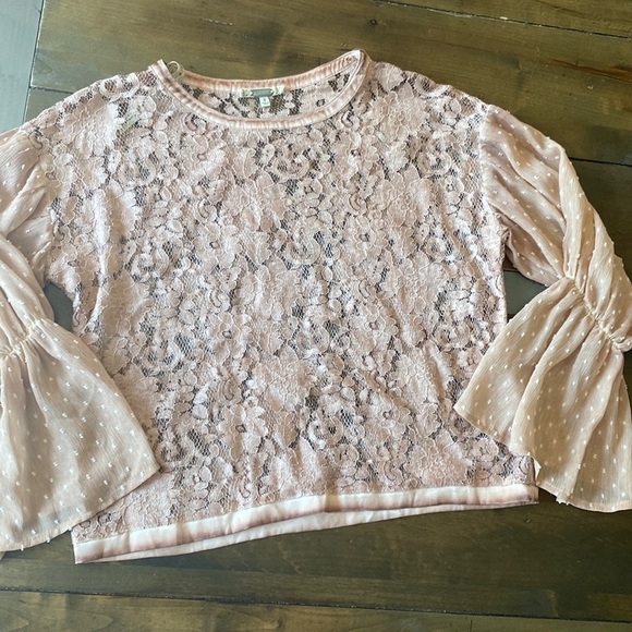 Gimmicks BKE buckle dusty rose open lace bell sleeve blouse size S - Picture 1 of 5